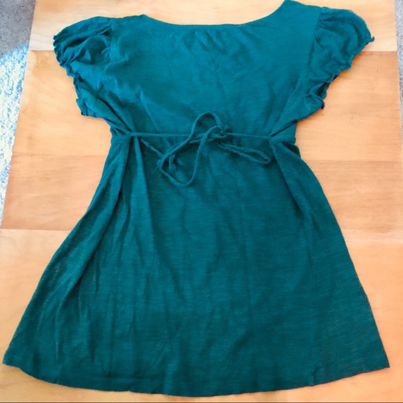 Beautiful green top with tie in back - Picture 2 of 2